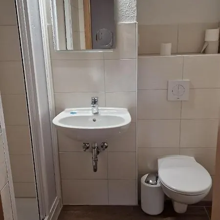 Ferienwohnung Am Stadion 公寓 雷希林